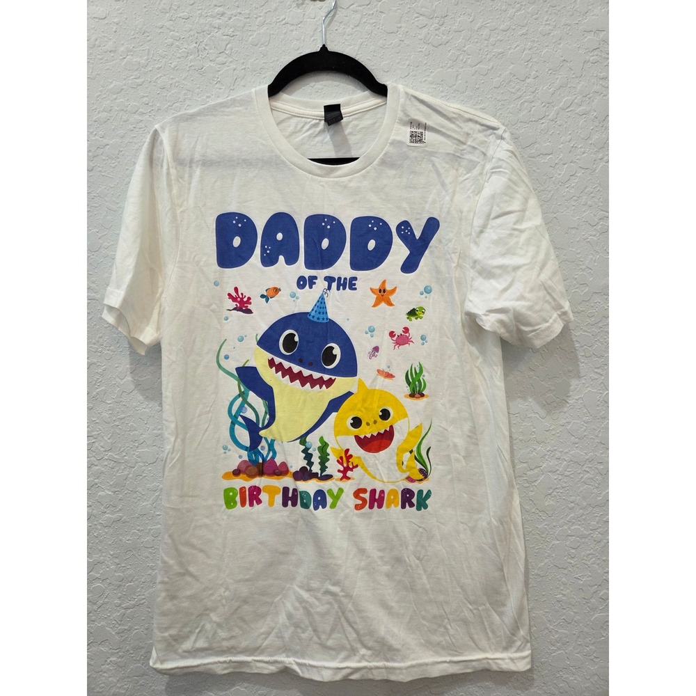 Softstyle Daddy of the Birthday Shark White‎ Graphic T-Shirt Mens Small